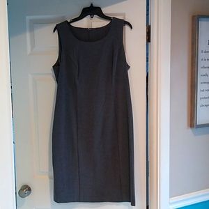 Sleeveless gray dress (sheath)